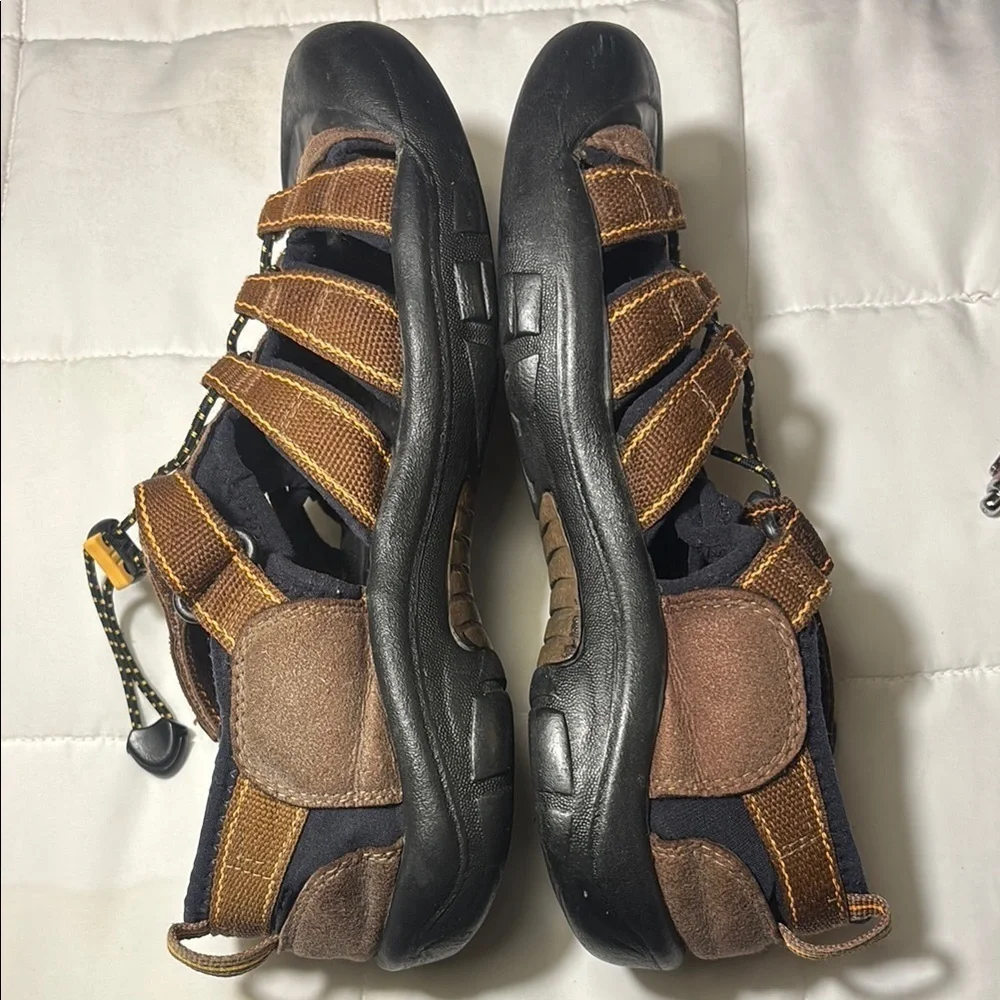 Keen Closed Toe Waterproof Brown Gorpcore Outdoor Adventure Sandals